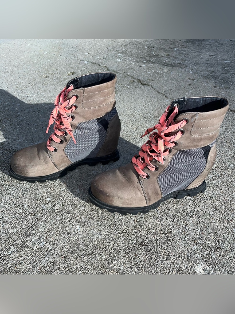 GUC SOREL Women's Joan of Arctic Wedge III Lexie Boots -Beige Leather- Size 8.5 - Picture 2 of 10